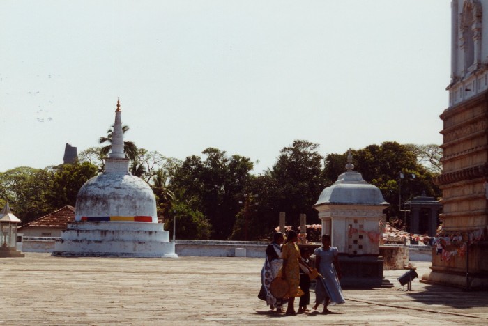 Ruvanweliseya Dagoba